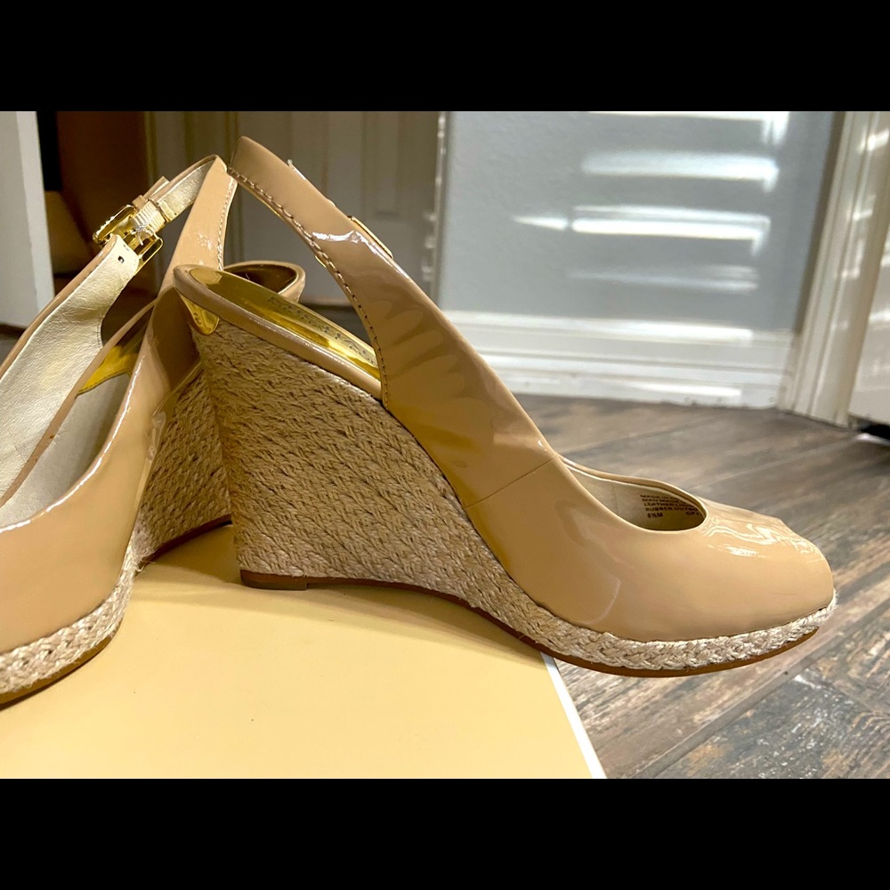 Beautiful patent tan wedges Michael Kors Keegan nude sandals espadrilles 6.5